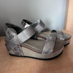 New Crown Vintage Wedge Sandals